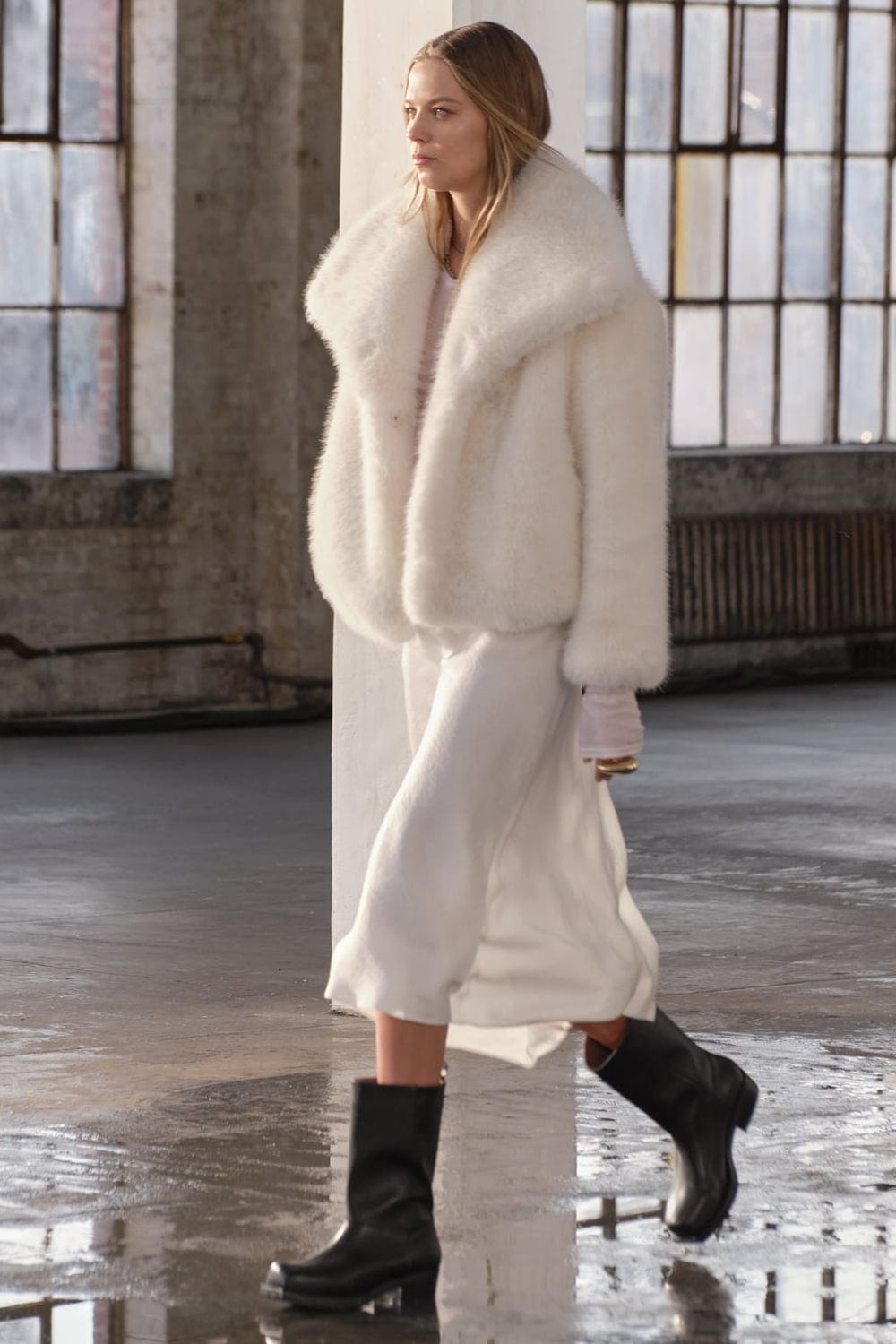 Women’s Faux Fur Longline Coat – Soft, Warm & Stylish